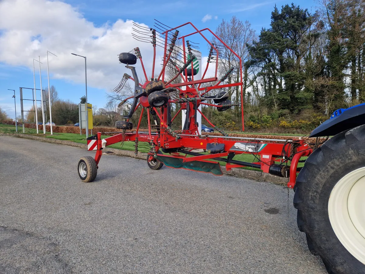 2019 Kverneland 9472 C Rake - Image 1