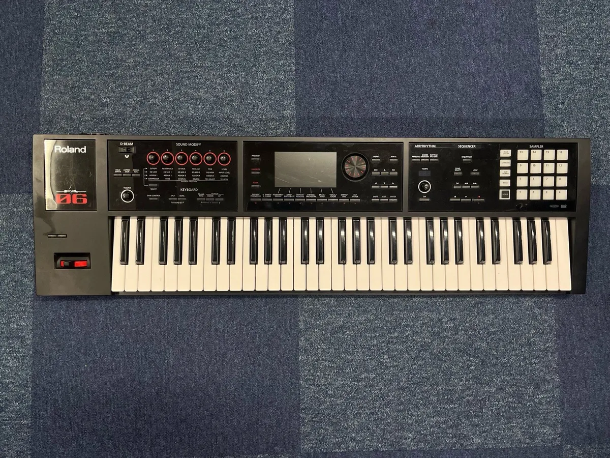 Roland Fa-06 + Case - Image 1