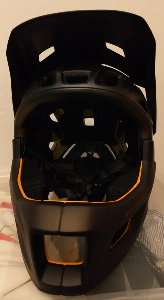 mountain bike helmet - Image 2