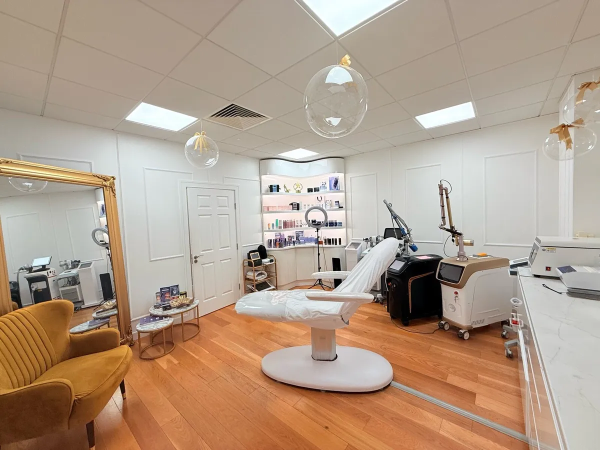 Aesthetics/Beauty/Hair room to rent - Image 3