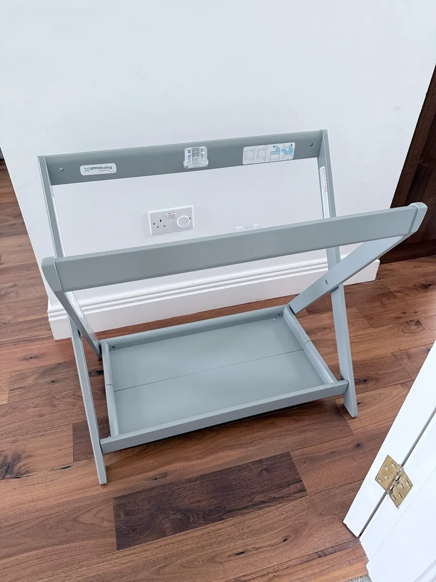 Uppababy bassinet stand in grey - Image 1