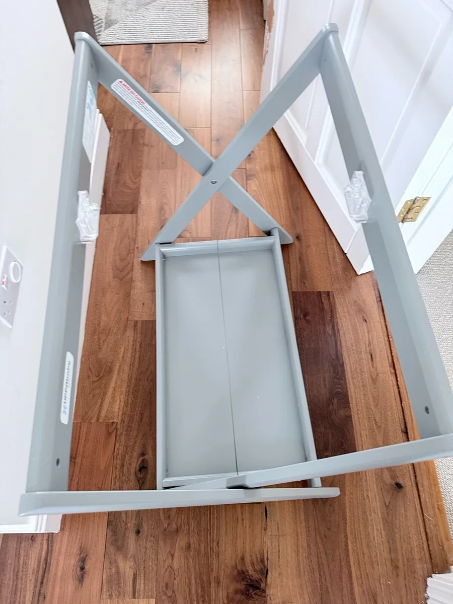 Uppababy bassinet stand in grey - Image 2