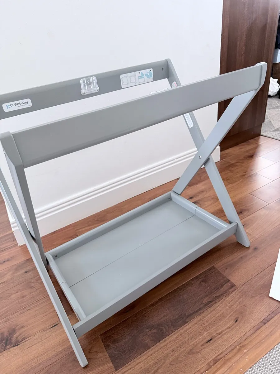 Uppababy bassinet stand in grey - Image 4