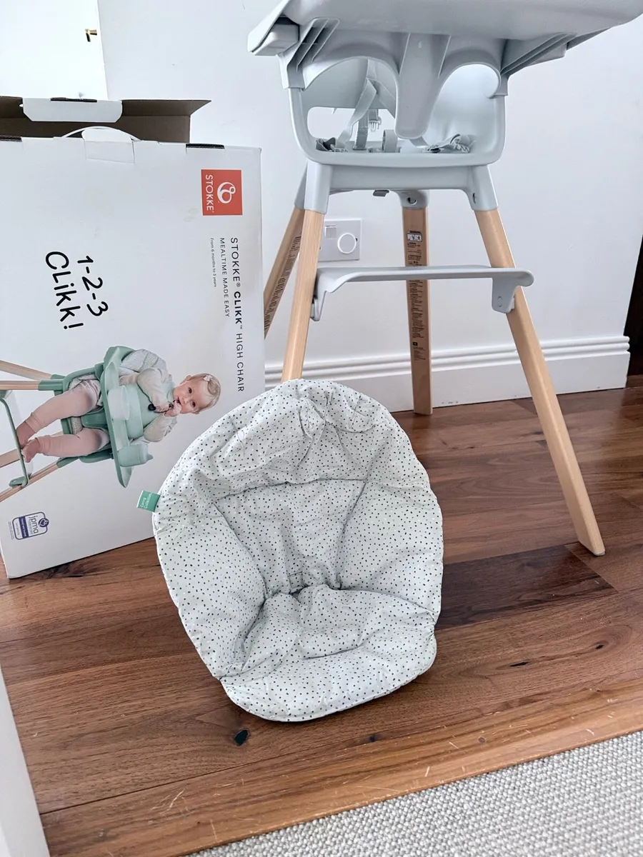 Stokke clikk highchair with seat cushion - Image 2