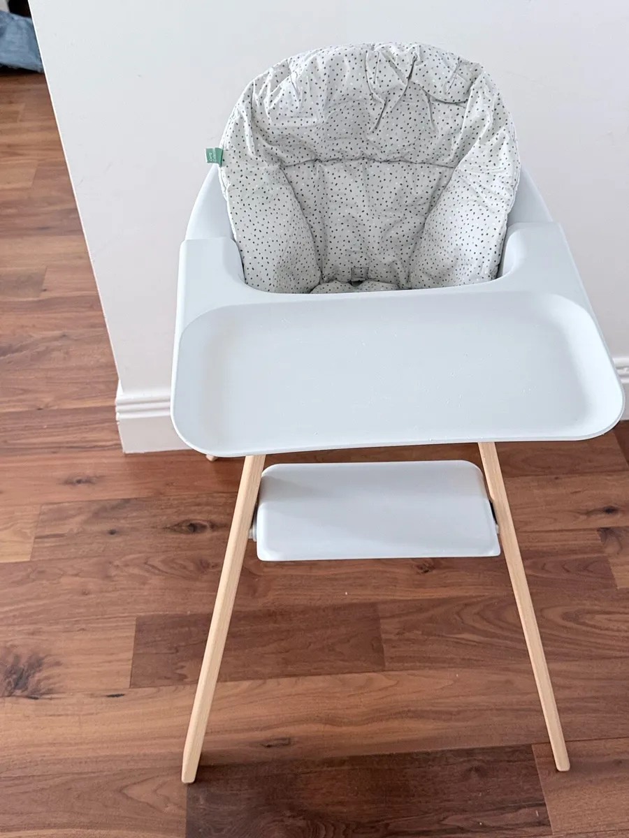 Stokke clikk highchair with seat cushion - Image 4