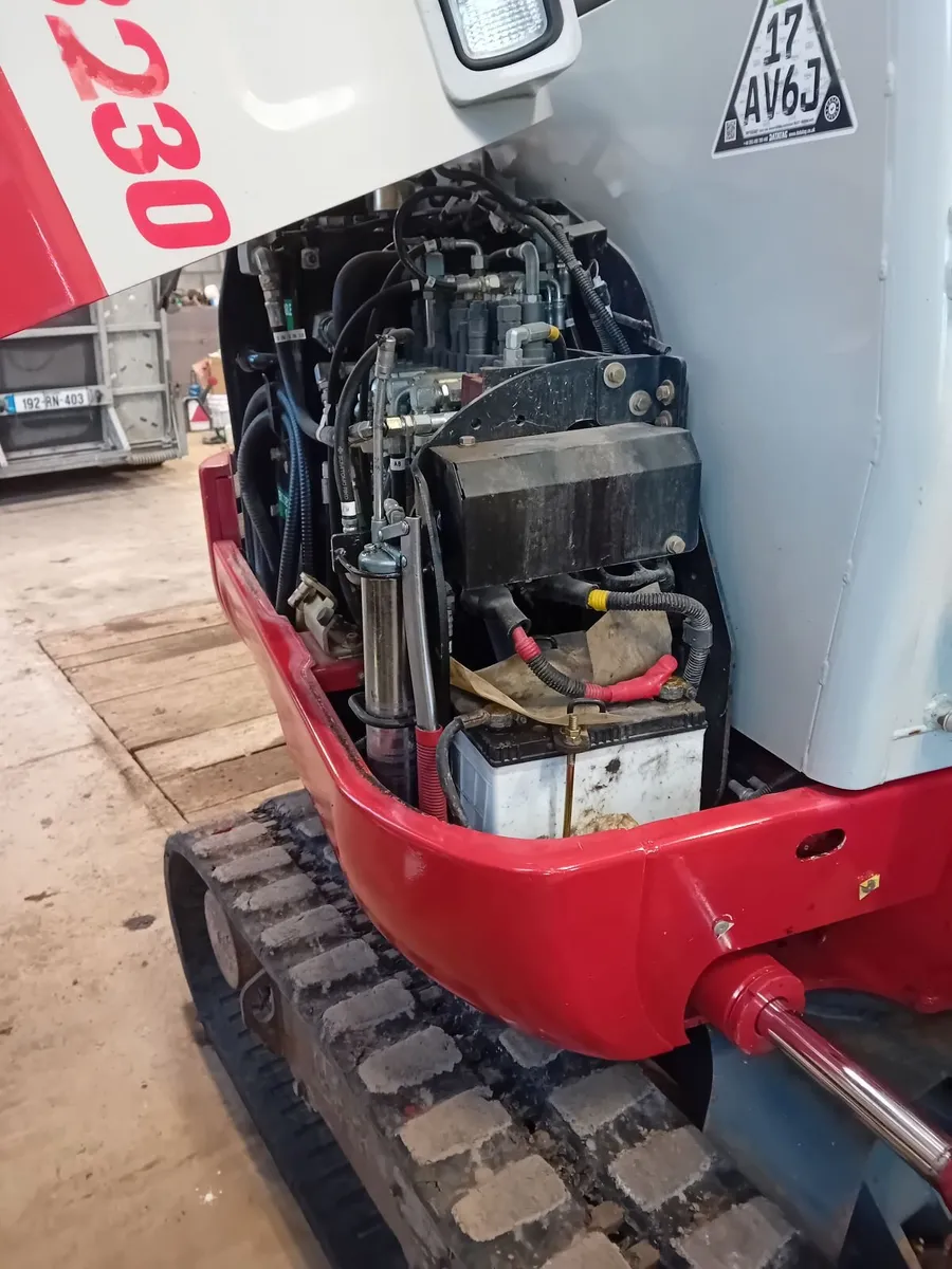 Mini digger takuchi tb230 - Image 2