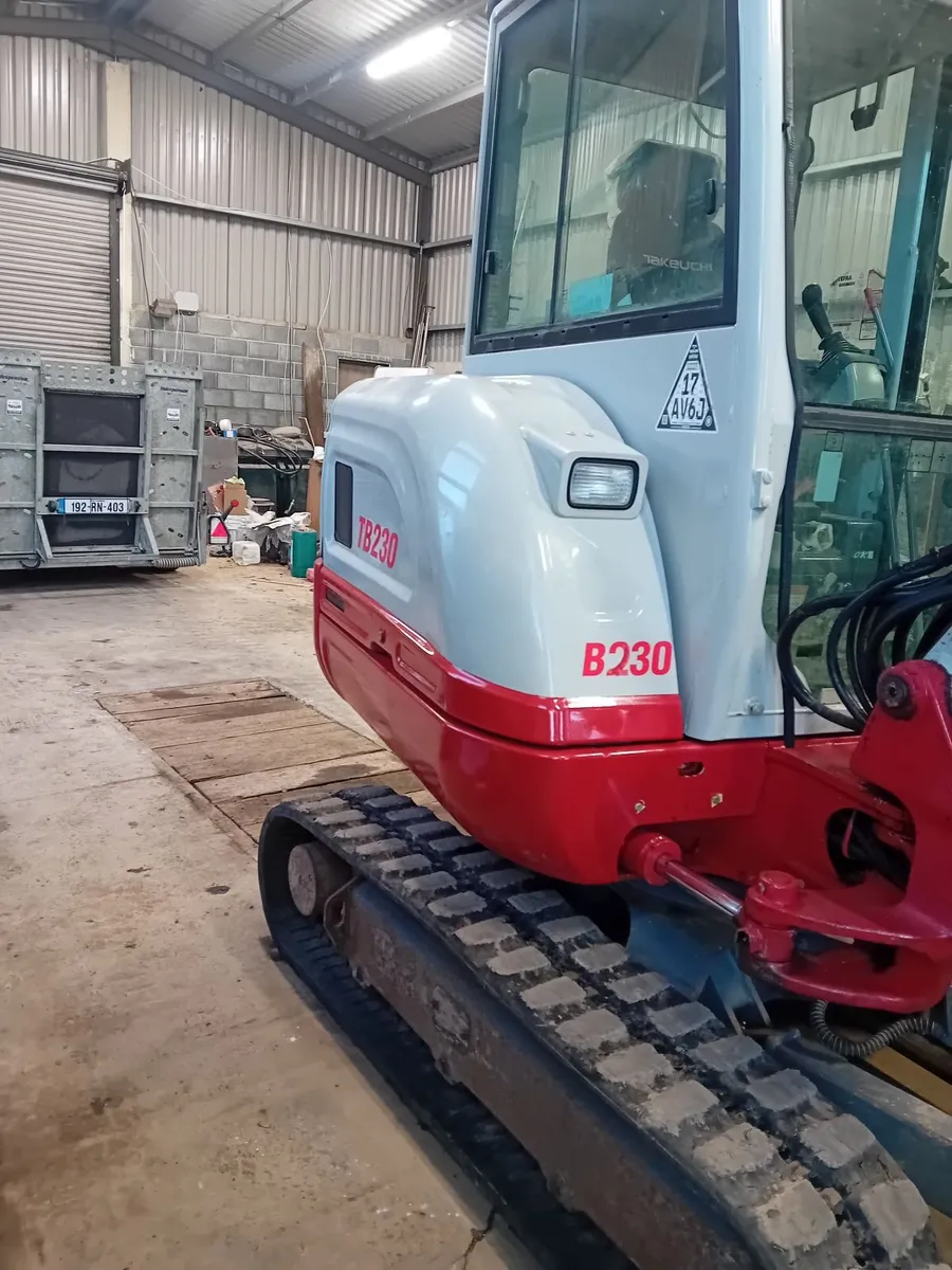 Mini digger takuchi tb230 - Image 3