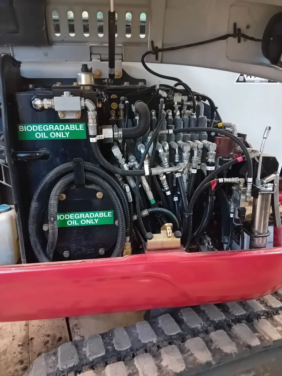 Mini digger takuchi tb230 - Image 4