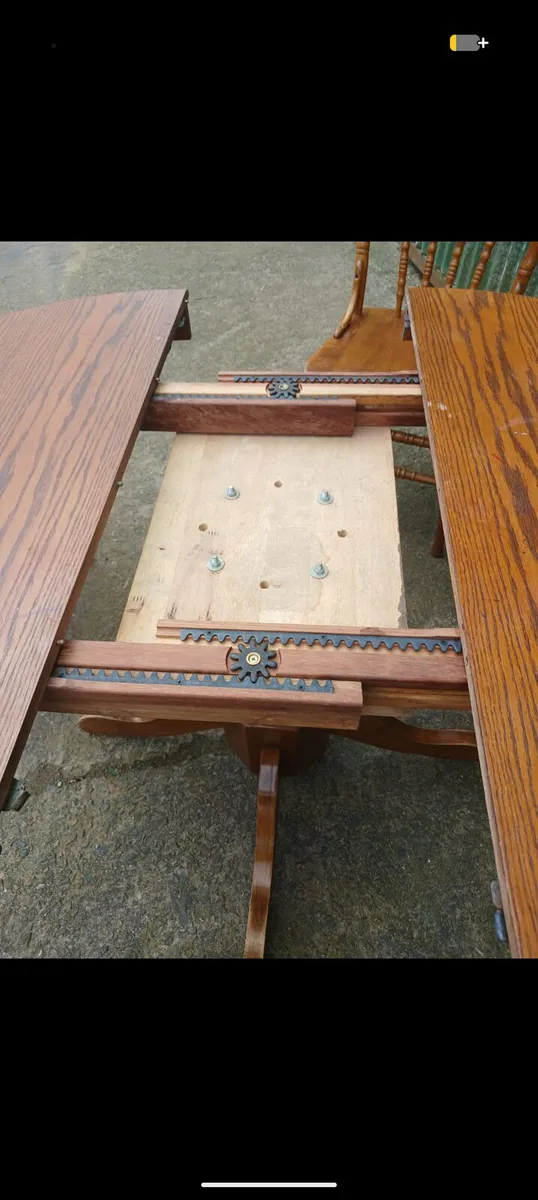 Extending Kitchen table and 4 chairs - Image 3