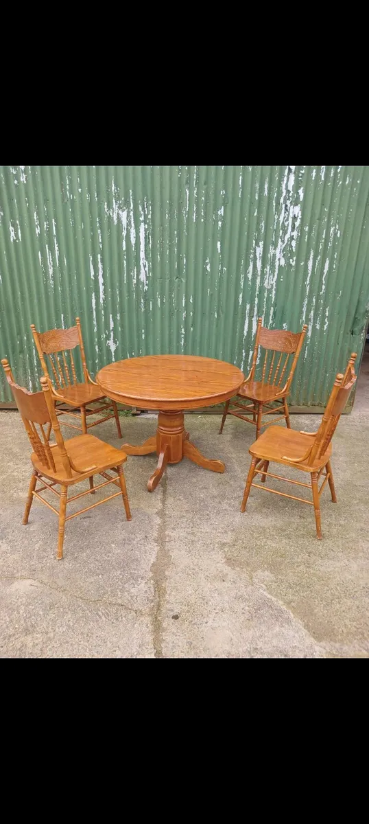 Extending Kitchen table and 4 chairs - Image 1
