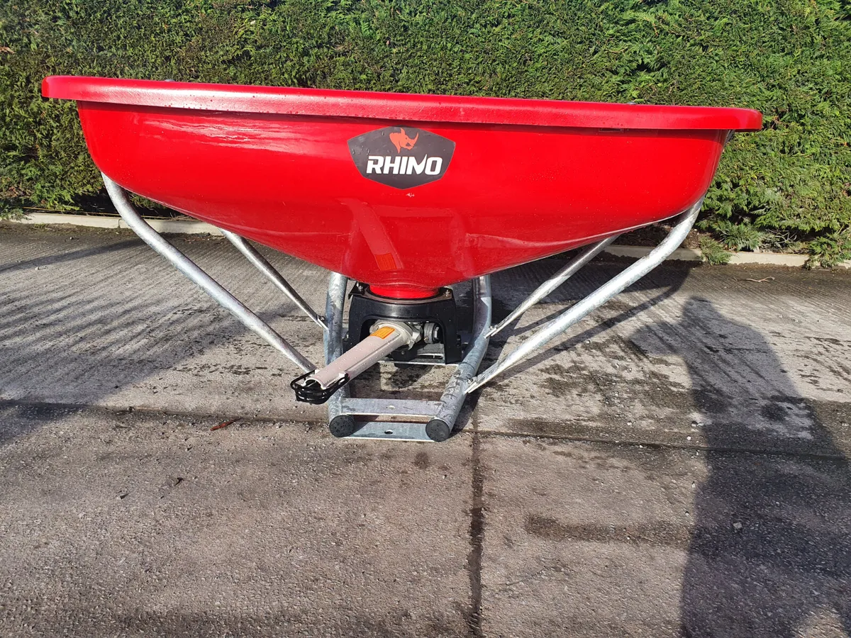 Rhino Fertilizer wagtail spreader - Image 2
