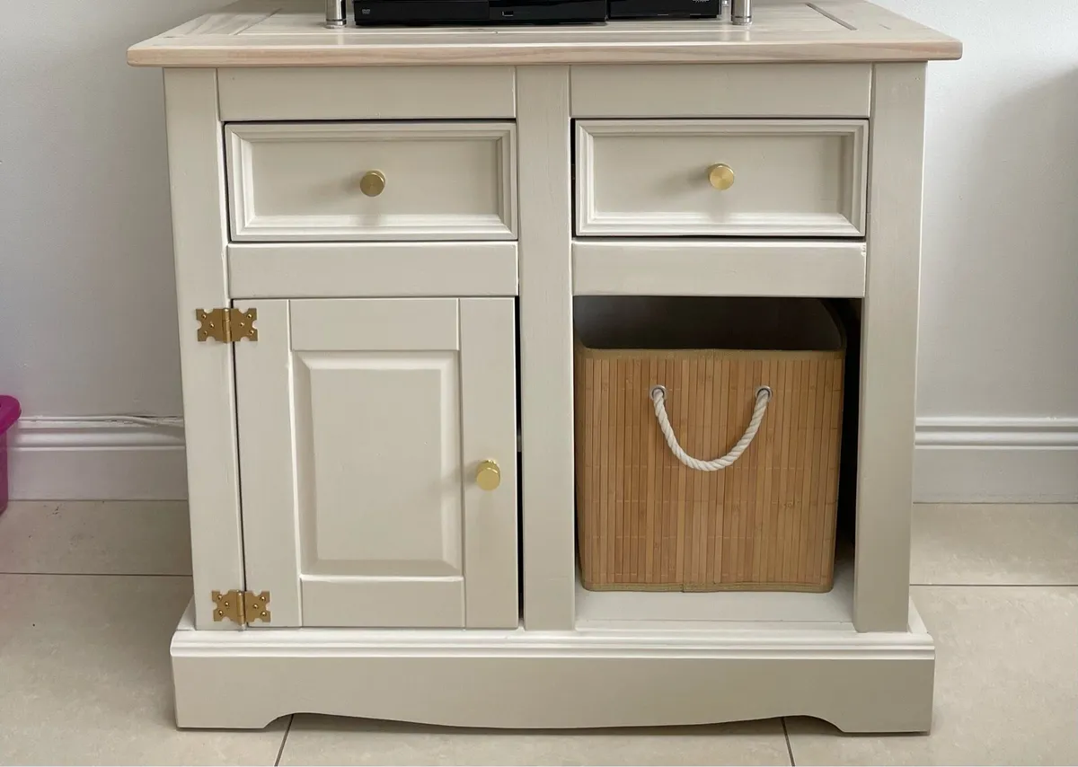 Small solid wood sideboard - Image 1