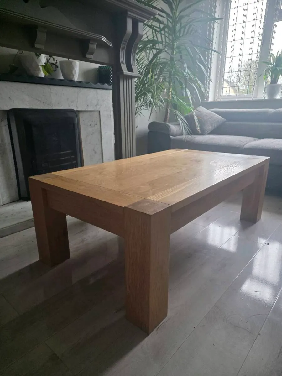 Solid wood table - Image 1