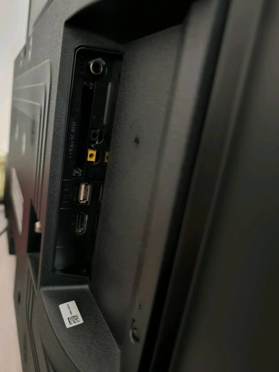 Toshiba 43" 4K Smart TV - Image 4