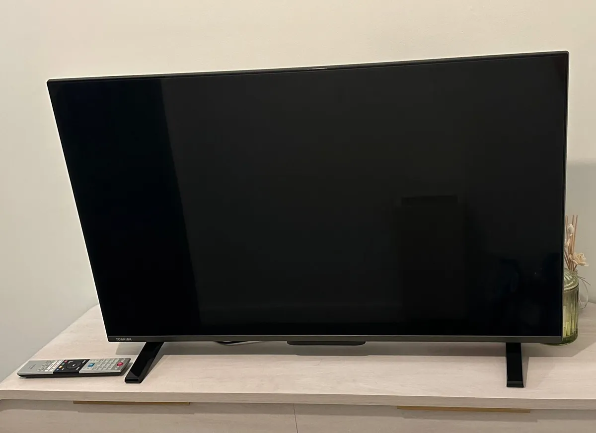 Toshiba 43" 4K Smart TV - Image 2