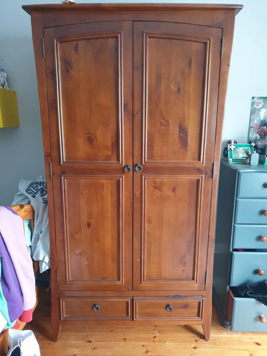 Wardrobe & Chest of drawers - Image 1