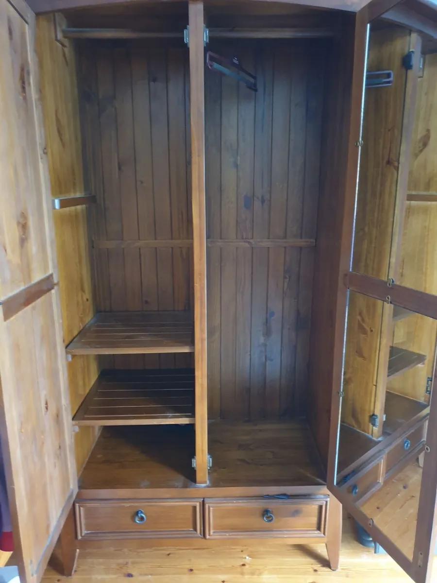 Wardrobe & Chest of drawers - Image 2