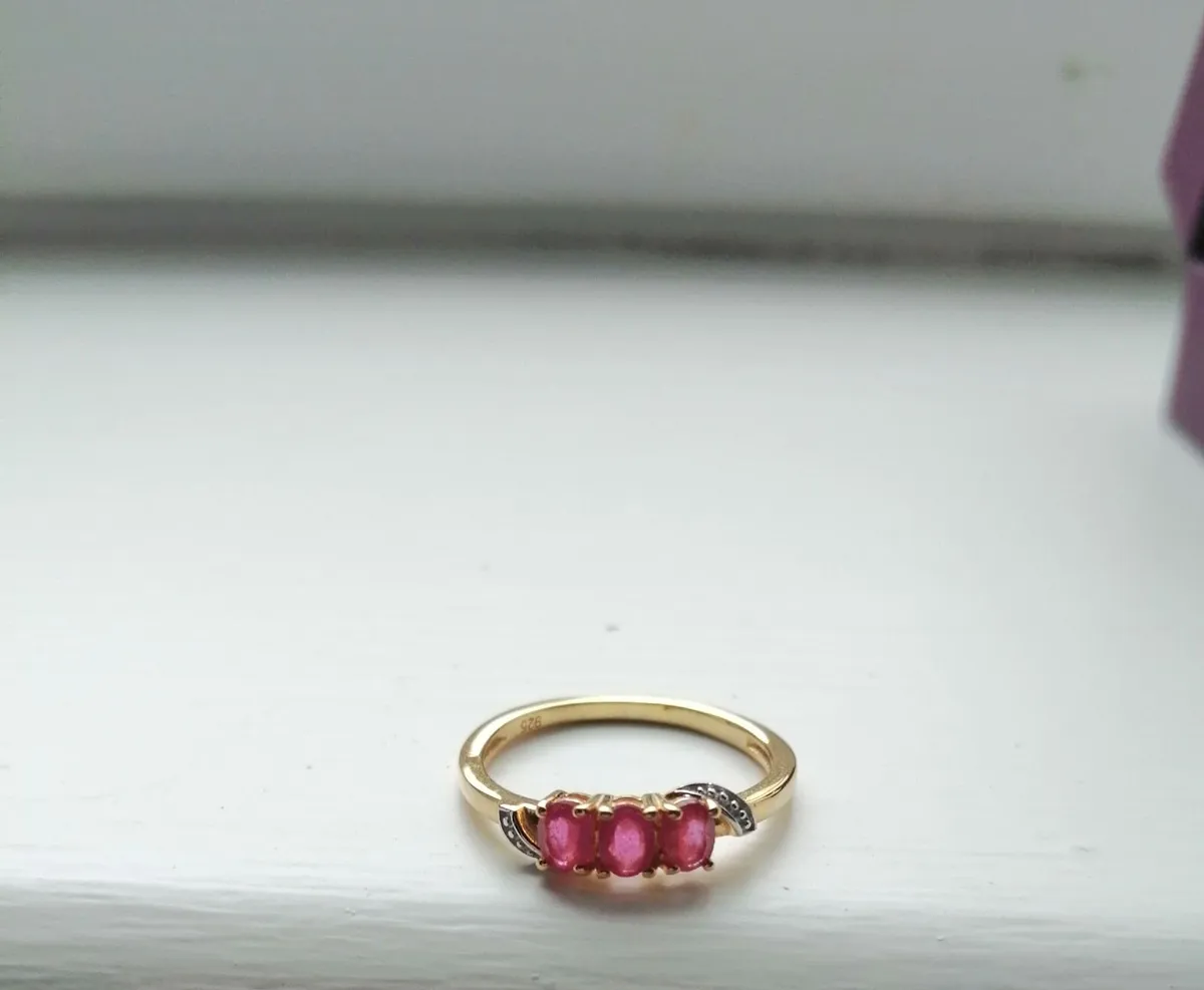 African Ruby trilogy ring Size N - Image 3