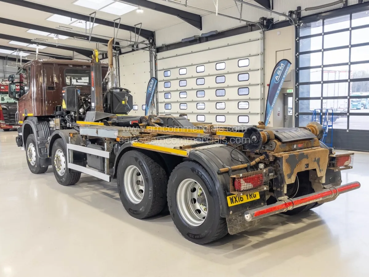 2016 (16) SCANIA P370 8X4 HOOK LOADER - Image 4