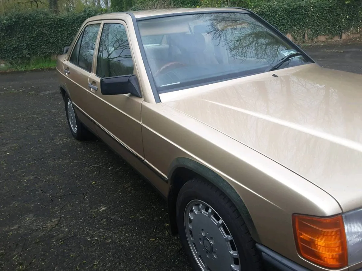 Mercedes 190 - Image 1