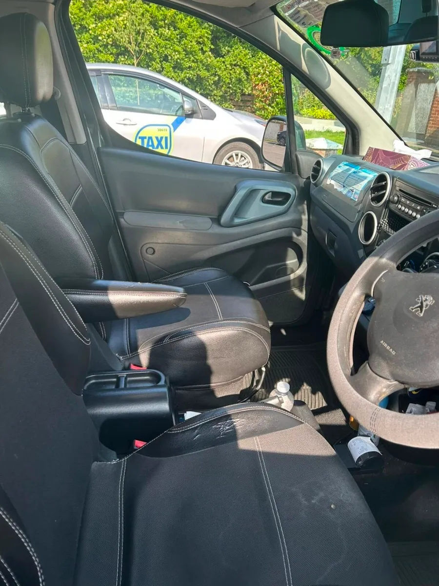 Wheel Chair TAXI 2014/2. Peugeot . AUTOMATIC - Image 3