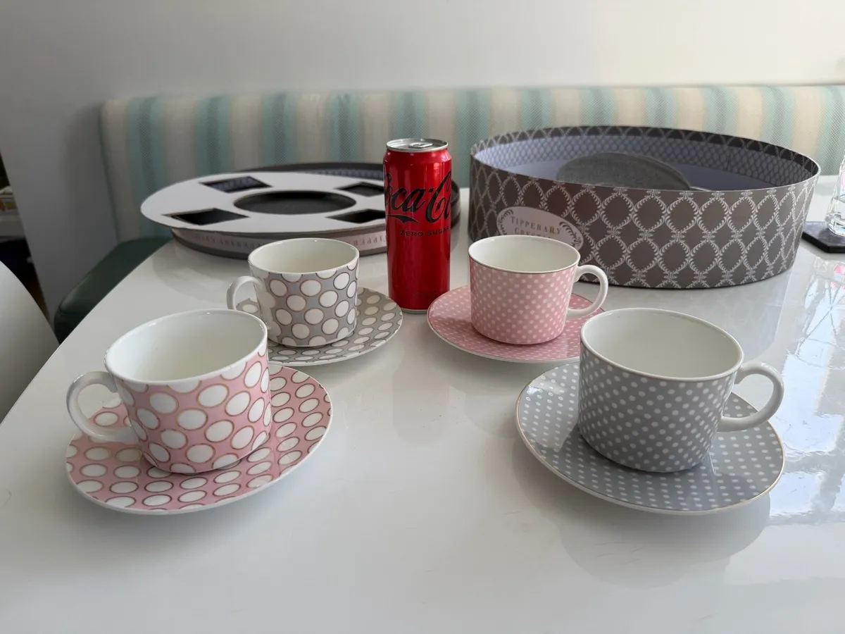 Cups & saucers - Image 2