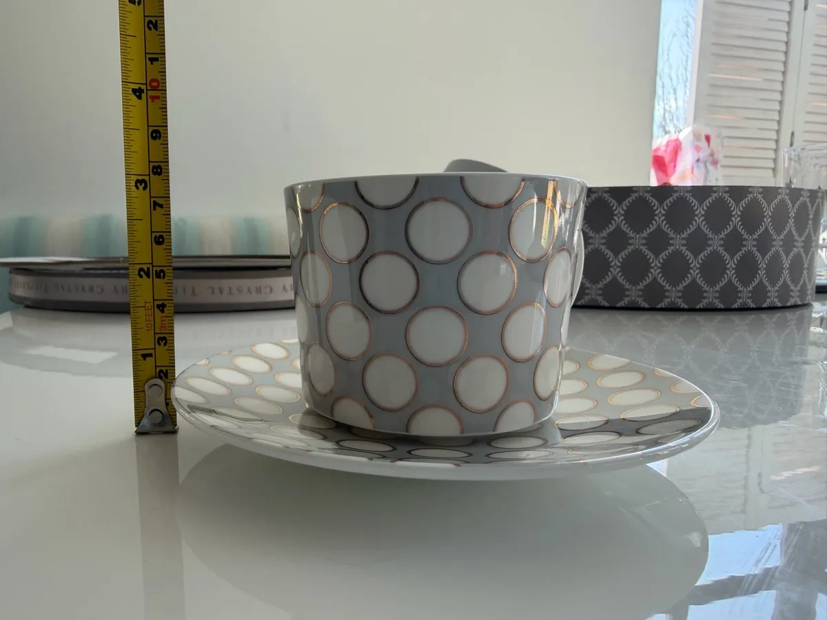 Cups & saucers - Image 3