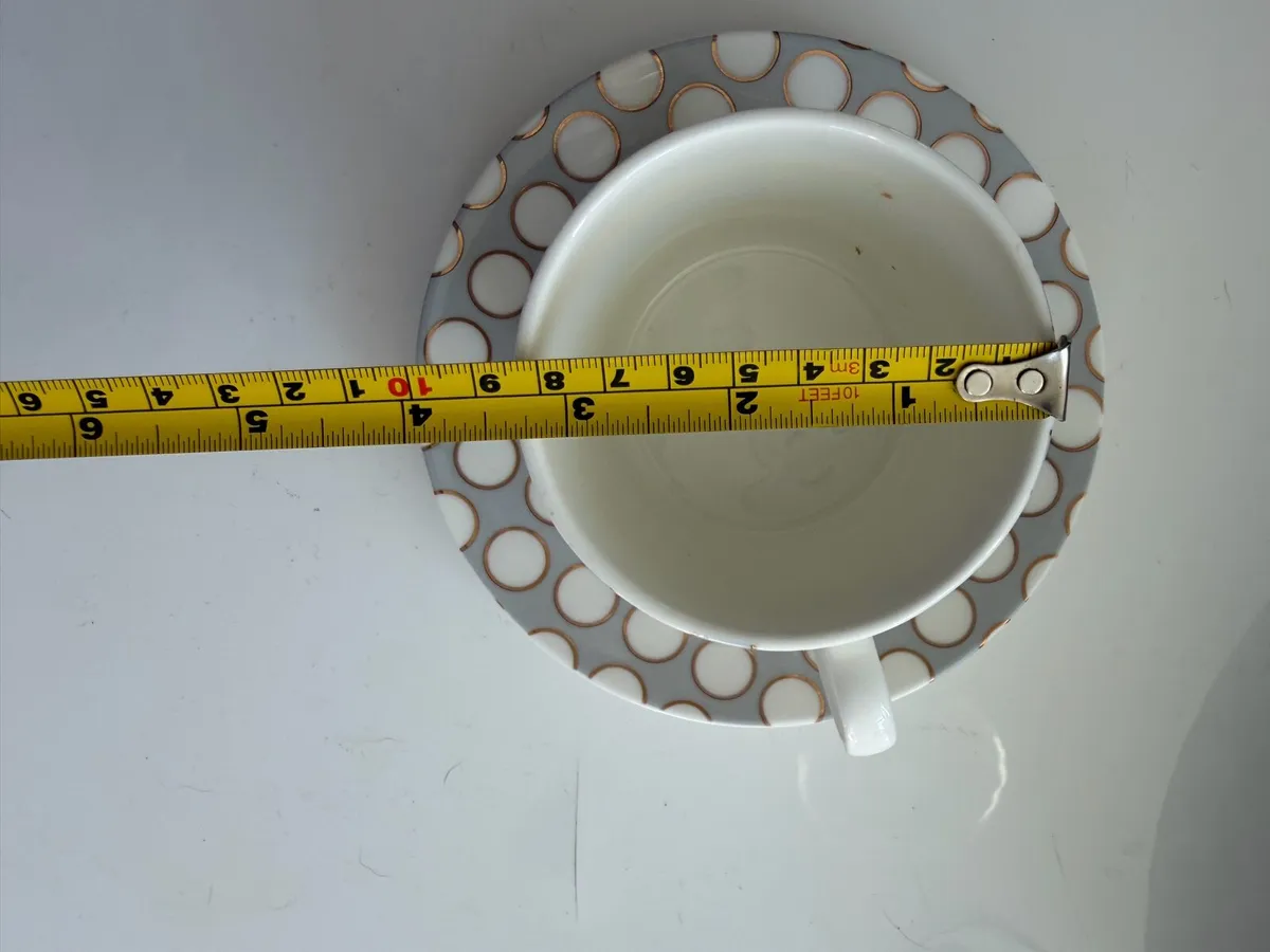 Cups & saucers - Image 4