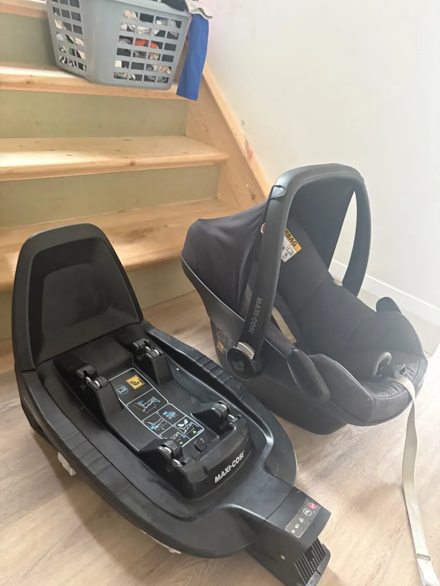 Maxi Cosi Car Seat - Image 1
