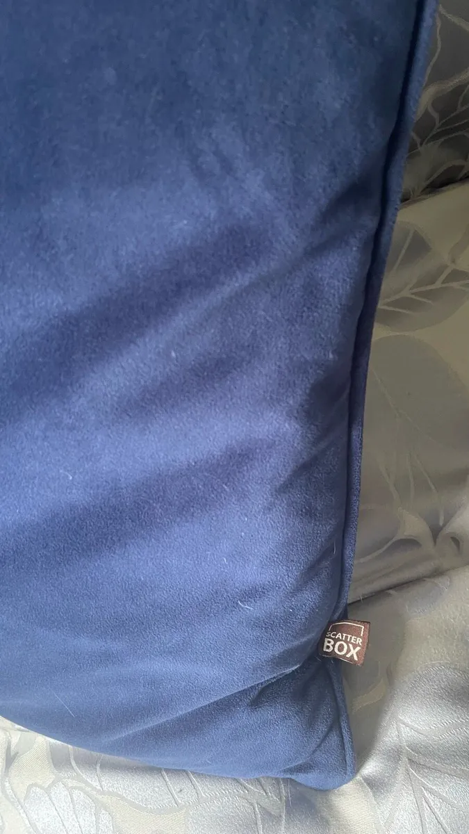 4 large cushions - Image 4
