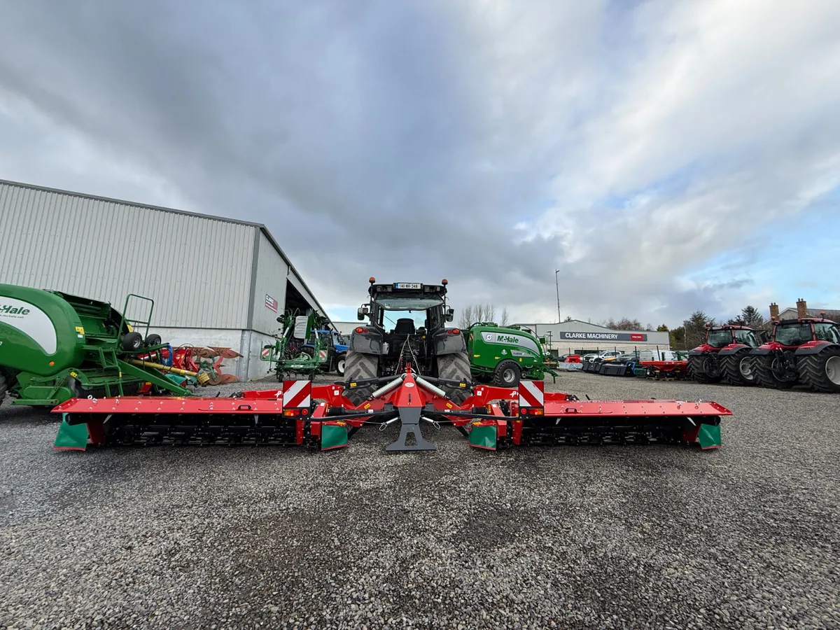 Kverneland 5087MT Butterfly Mowers - Image 2