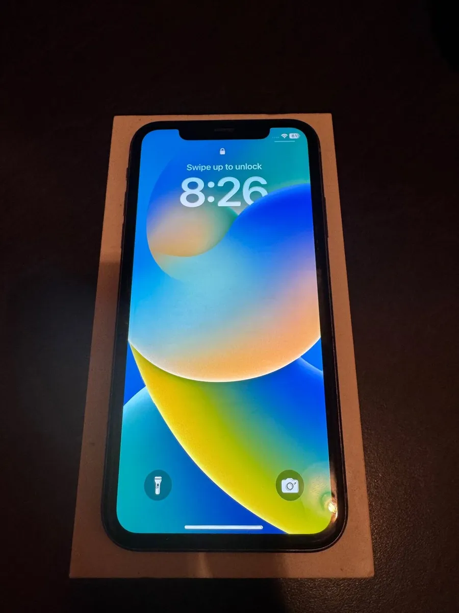 iPhone 11 - Image 2
