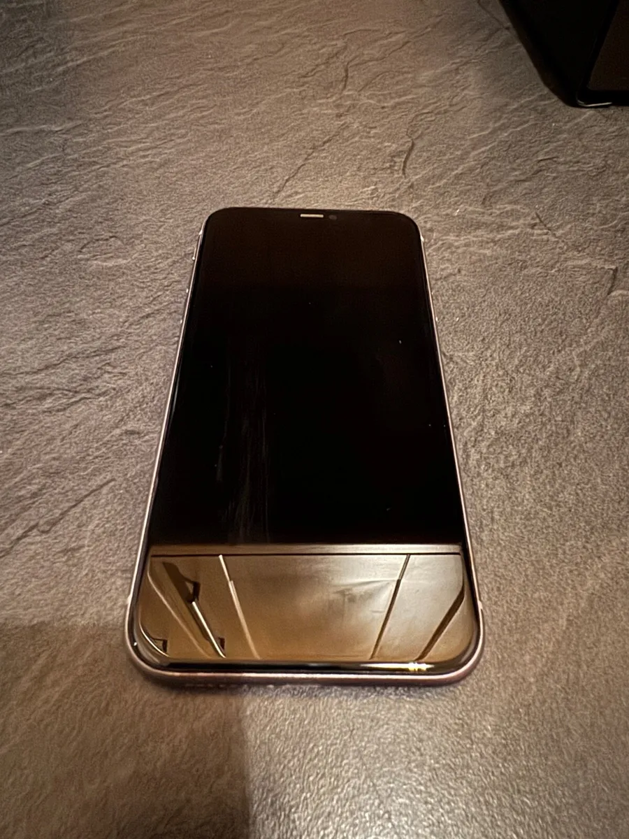 iPhone 11 - Image 3