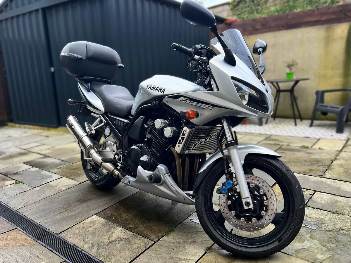 Yamaha FZS 600 Fazer - Image 1