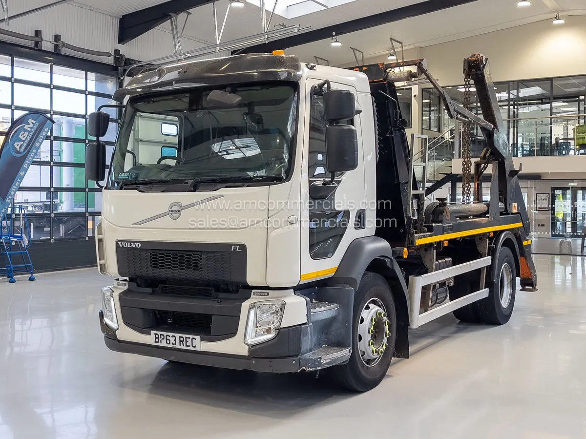 2018 VOLVO FL SKIP LOADER - Image 3