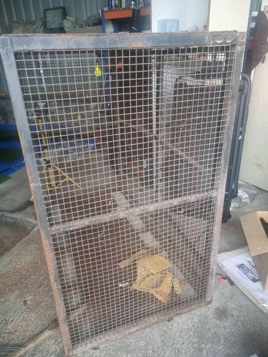 Large custom built steel cage - Image 2