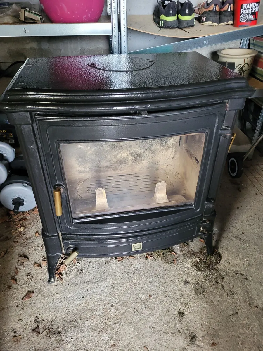 Solid fuel stove - Image 1
