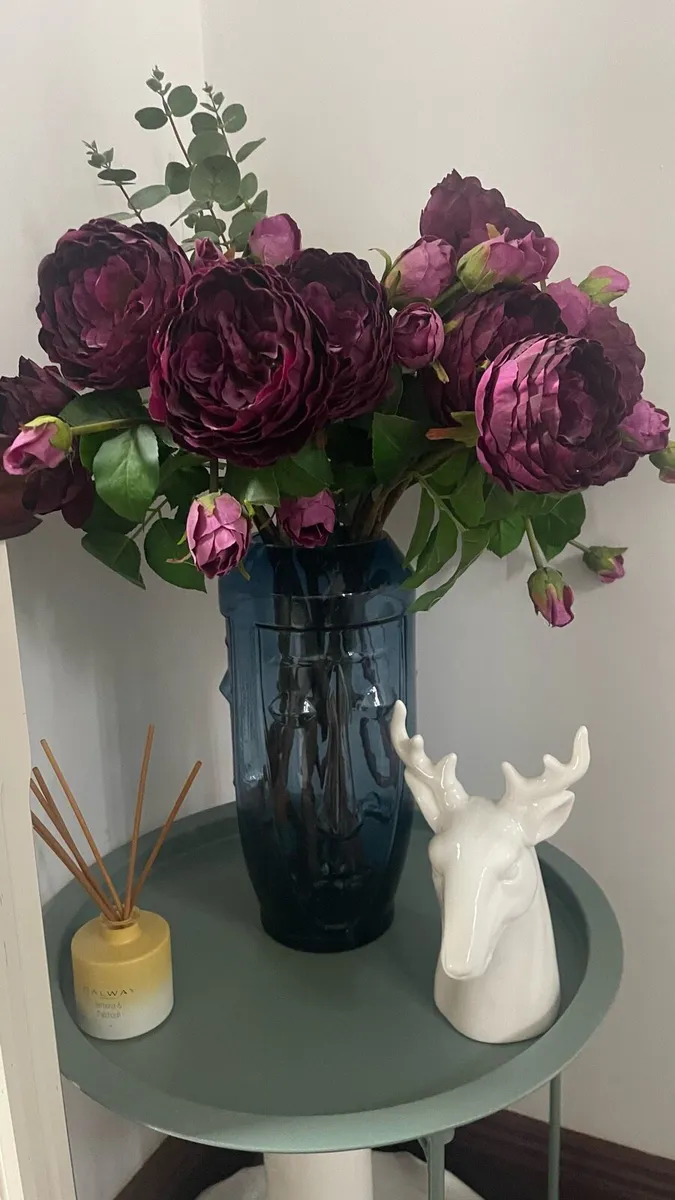 Blue Glass vase and flower stems - Image 2