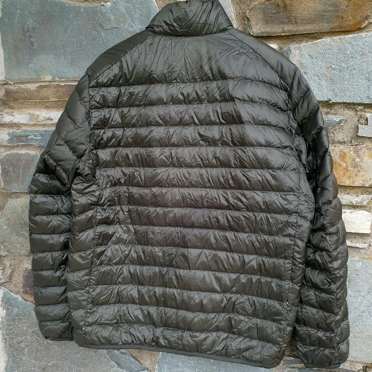 Uniqlo mens olive down jacket ultra light Large - Image 2