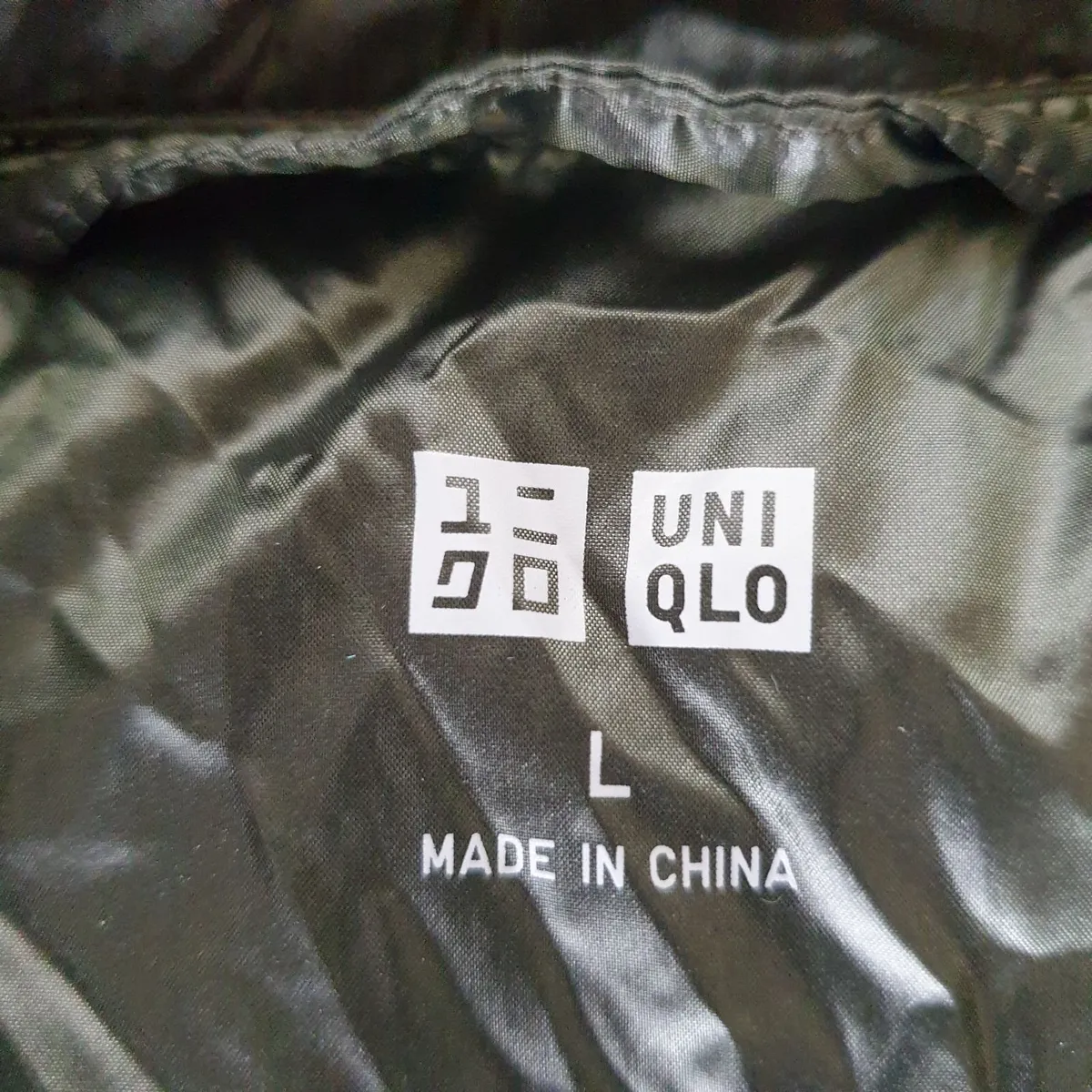 Uniqlo mens olive down jacket ultra light Large - Image 3