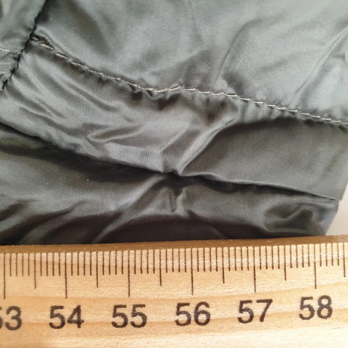 Uniqlo mens olive down jacket ultra light Large - Image 4