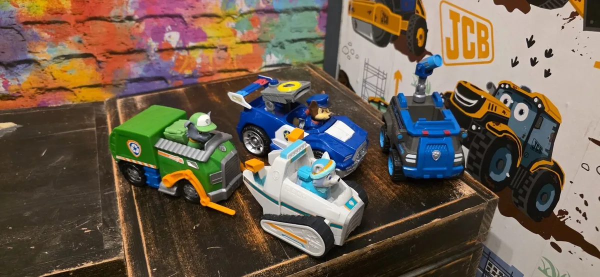 Paw Patrol set of 4 vehicles + 3 action figures