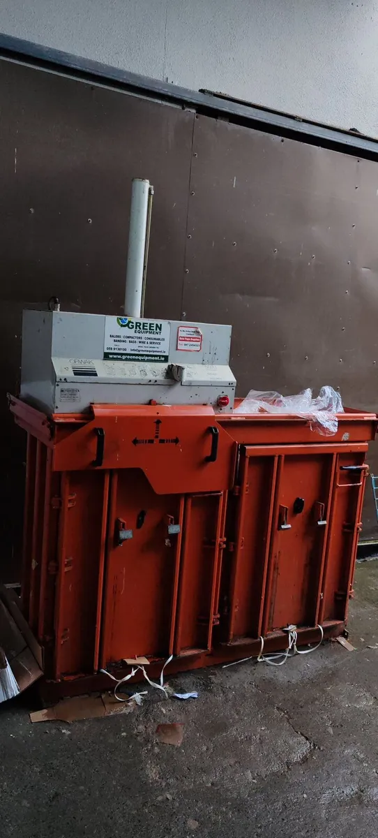 Cardboard plastic baler compactor - Image 1