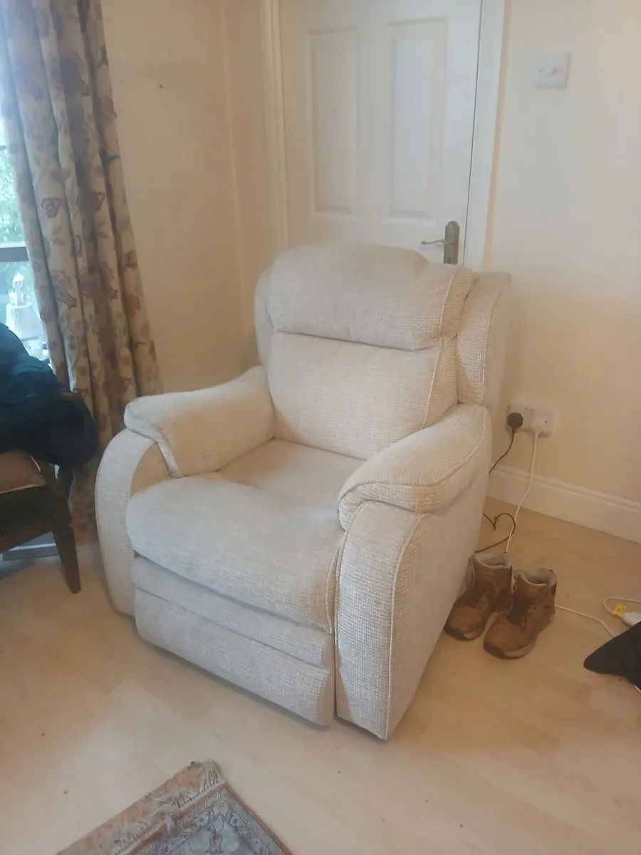 Electric reclining chair - Image 1