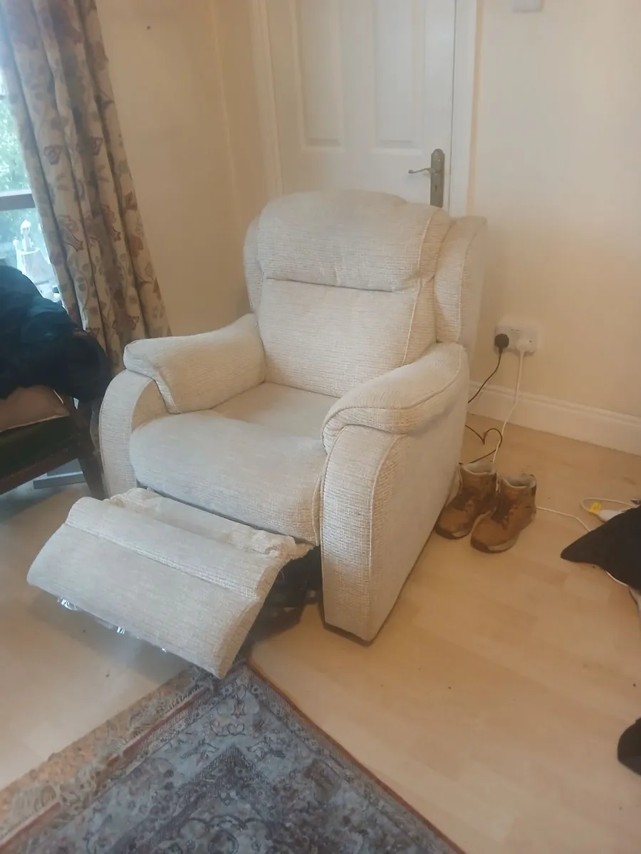 Electric reclining chair - Image 2