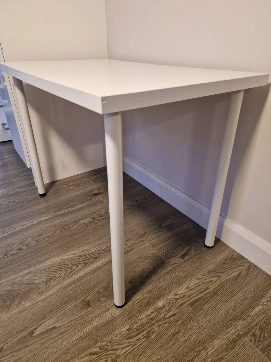 White table - Image 1