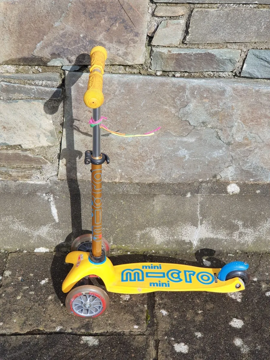 Mini Micro kids scooter yellow - Image 2