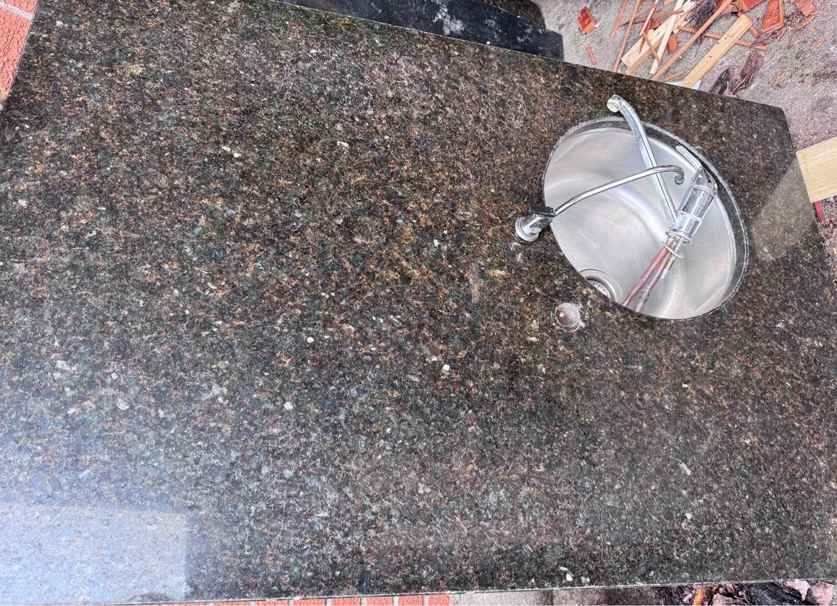 Granite worktop for kitchen island - Image 1