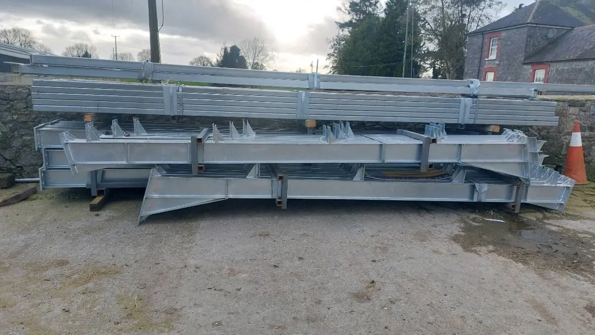 100 x 30 x 20 shead - Image 1