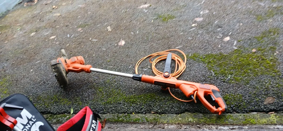 Black and decker grass strimmer. - Image 2